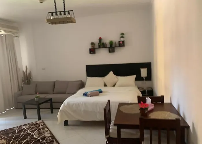 Apartman وحدة فندقية سياحية بكمبوانداند وسط Gurdaka
