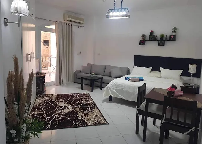 Apartment وحدة فندقية سياحية بكمبوانداند وسط